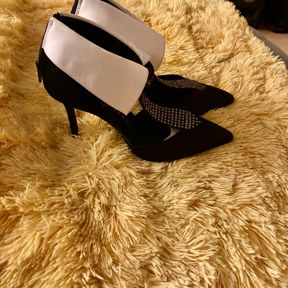 Katy Perry Tuxedo Shoes!! - Picture 3 of 6
